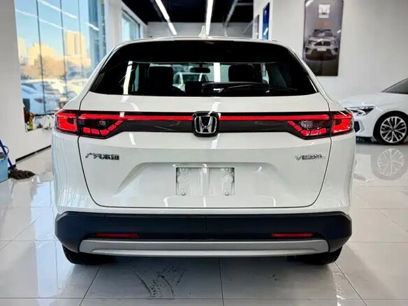 2023 Honda Vezel II, белый, 2100000 рублей - вид 4