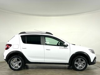 2021 Renault Sandero Stepway II Рестайлинг, белый, 1300000 рублей, вид 5