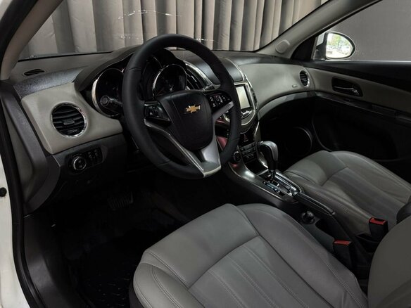 2013 Chevrolet Cruze I Рестайлинг, белый - вид 7