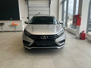 2026 Lada (ВАЗ) Vesta I Рестайлинг (NG), серебристый, 1705000 рублей, вид 2