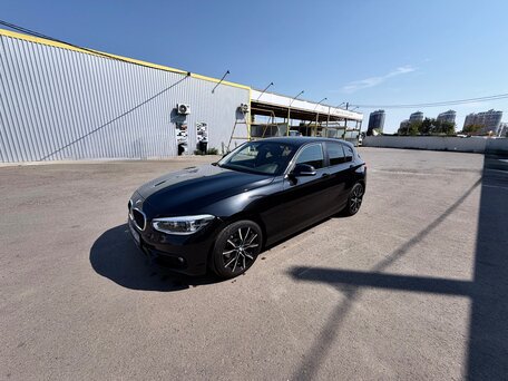 2018 BMW 1 серии 118i II (F20/F21) Рестайлинг 2, чёрный, 1950000 рублей, вид 1