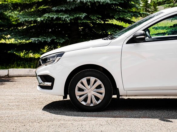 2026 Lada (ВАЗ) Vesta CNG I Рестайлинг (NG), белый - вид 9