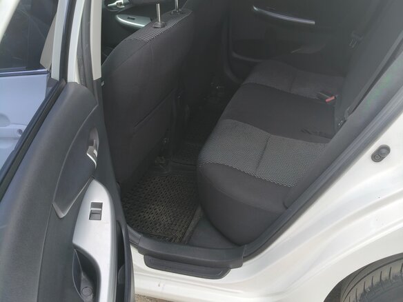 2011 Toyota Corolla X (E140, E150) Рестайлинг, белый, 1100000 рублей - вид 7