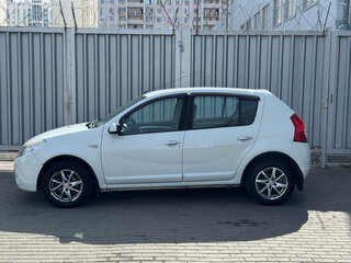 2012 Renault Sandero I, белый, 525000 рублей, вид 4
