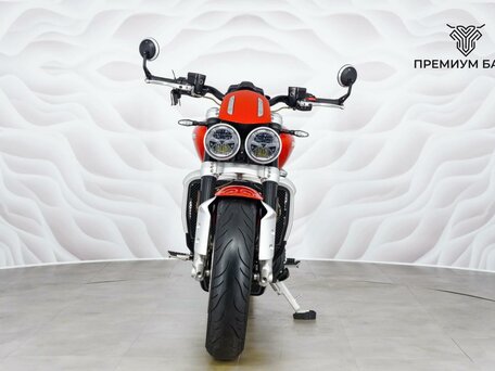 2020 Triumph Rocket III, красный, 1999000 рублей, вид 4