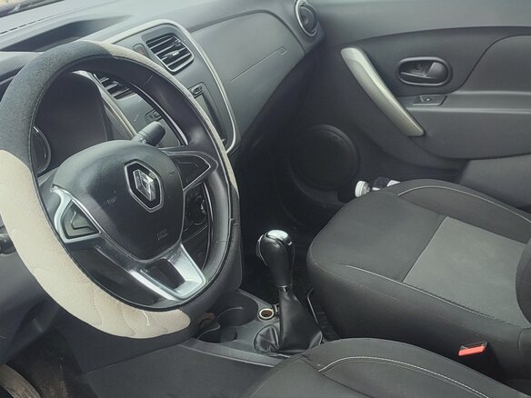 2019 Renault Logan Stepway II Рестайлинг, красный, 1400000 рублей - вид 3