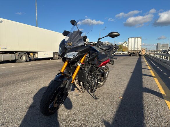 2020 Yamaha MT-09 Tracer (FJ-09), красный, 950000 рублей