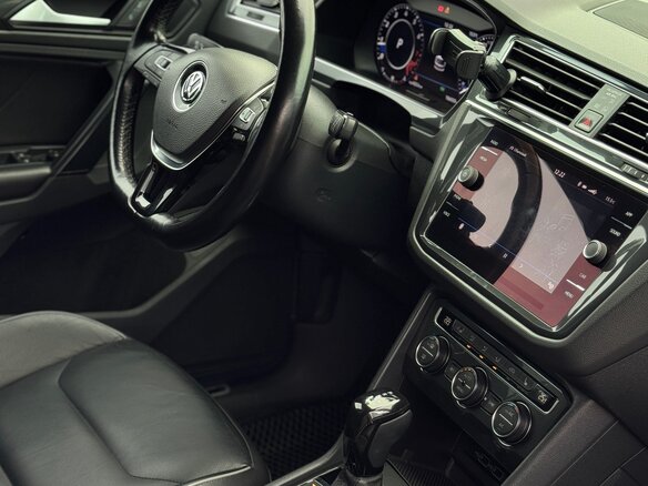 2018 Volkswagen Tiguan II, серебристый, 2800000 рублей - вид 6