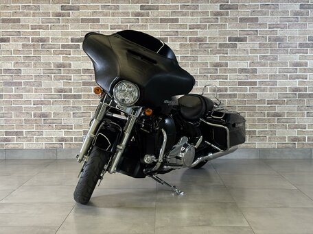 2018 Harley-Davidson Street Glide, чёрный, 1495000 рублей, вид 2