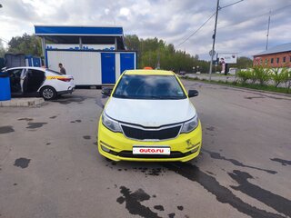 2016 Kia Rio III Рестайлинг, жёлтый, 850000 рублей, вид 1