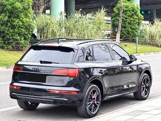 2025 Audi Q5 L 40 TFSI II (FY) Рестайлинг, чёрный, 4350000 рублей, вид 3