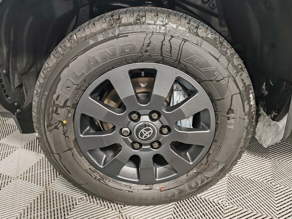 2025 Toyota Land Cruiser Prado 250 Series, белый - вид 13