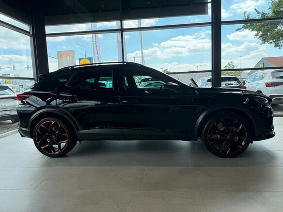 2026 Cupra Formentor VZ5 I Рестайлинг, чёрный, 10722000 рублей - вид 8