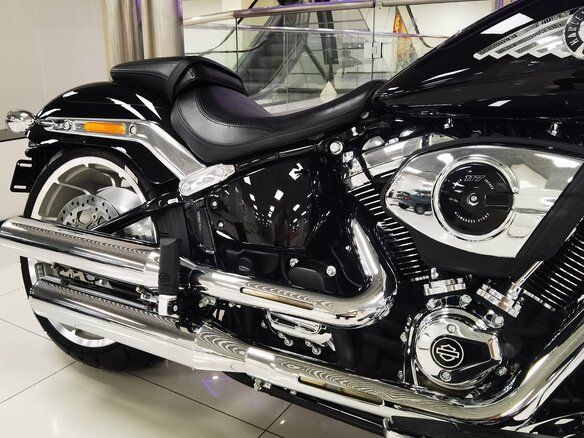 2025 Harley-Davidson Fat Boy, чёрный, 3300000 рублей - вид 6