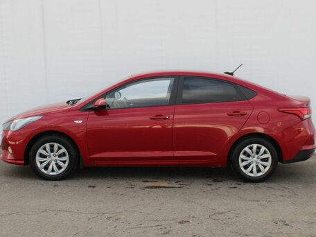 2020 Hyundai Solaris II Рестайлинг, красный, 1645000 рублей, вид 4