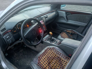 1998 Mercedes-Benz E-Класс 220 II (W210, S210), серебристый, 231000 рублей, вид 5