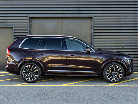 2026 Volvo XC90 B5 II Рестайлинг 2, красный, 10990000 рублей, вид 3
