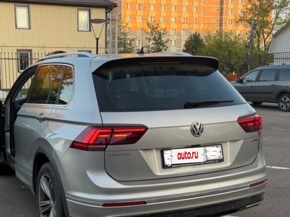 2019 Volkswagen Tiguan II, серебристый - вид 4
