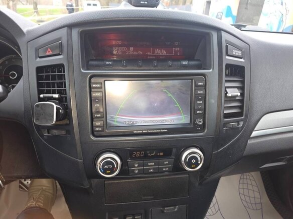 2011 Mitsubishi Pajero IV Рестайлинг 1, серебристый, 2100000 рублей - вид 18