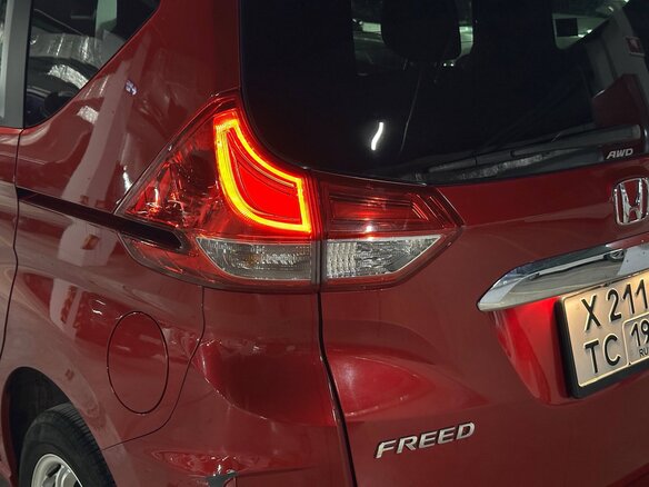 2018 Honda Freed II, красный, 1600000 рублей - вид 15