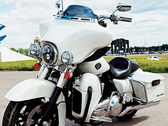 2010 Harley-Davidson Electra Glide, белый, 870000 рублей