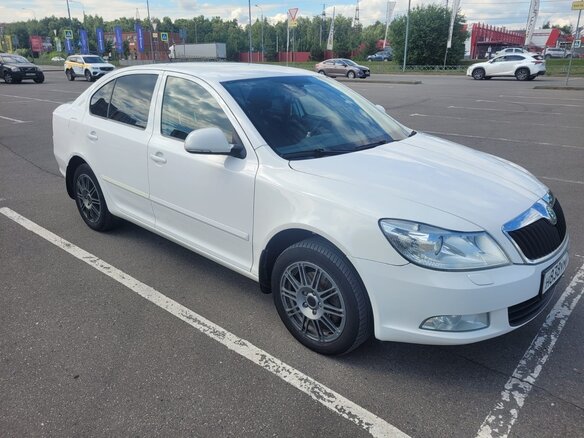 2012 Skoda Octavia II (A5) Рестайлинг, белый, 1050000 рублей - вид 2