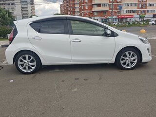 2017 Toyota Aqua I Рестайлинг, белый, 1000000 рублей, вид 2