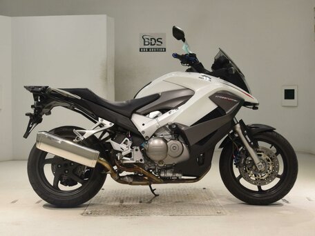 2013 Honda VFR 800X (Crossrunner), белый, 795000 рублей, вид 2