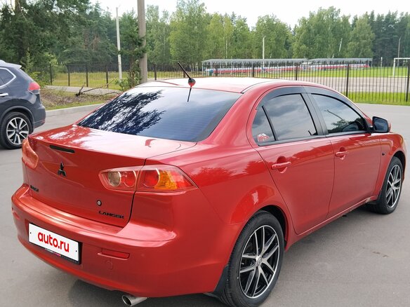 2008 Mitsubishi Lancer X, красный - вид 3