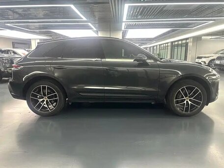 2022 Porsche Macan I Рестайлинг 2, серый, 4909000 рублей, вид 3