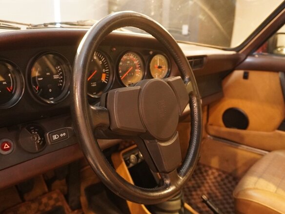 1981 Porsche 911 II (911, 930), красный - вид 13