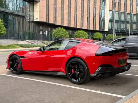 2025 Ferrari 12Cilindri, красный, 58400000 рублей, вид 4