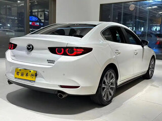2023 Mazda 3 Axela IV (BP), белый, 1690100 рублей, вид 4