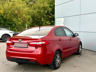 2013 Kia Rio 5-speed III, красный, 770000 рублей, вид 4