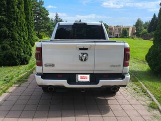 2023 Ram 1500 Crew Cab V, белый, 7500000 рублей, вид 3