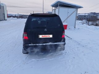 1998 Mercedes-Benz M-Класс 320 I (W163), чёрный, 400000 рублей, вид 3