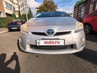 2010 Toyota Prius III (XW30), серебристый, 900000 рублей, вид 1