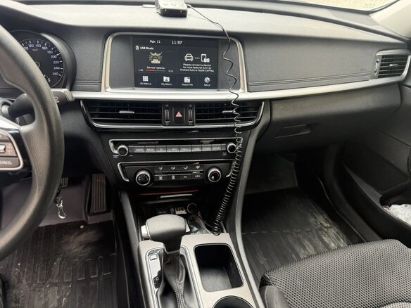 2019 Kia Optima IV Рестайлинг, белый, 2200000 рублей - вид 6