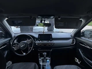2022 Kia Seltos I, чёрный, 2050000 рублей, вид 5