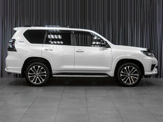 2021 Toyota Land Cruiser Prado 150 Series Рестайлинг 3, белый, 7269000 рублей, вид 5