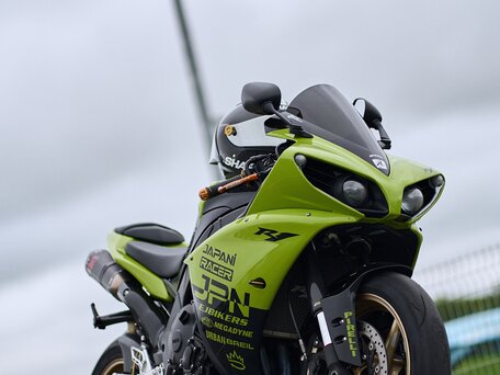 2012 Yamaha YZF-R1, белый, 850000 рублей, вид 3