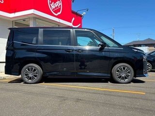 2025 Toyota Voxy IV (R90), чёрный, 4820000 рублей, вид 4