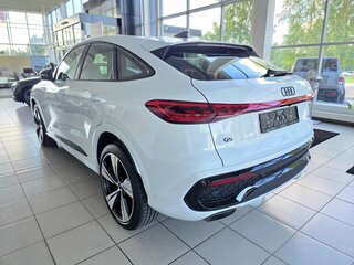 2025 Audi Q5 Sportback TFSI quattro S tronic II (GU), белый, 8790000 рублей, вид 5
