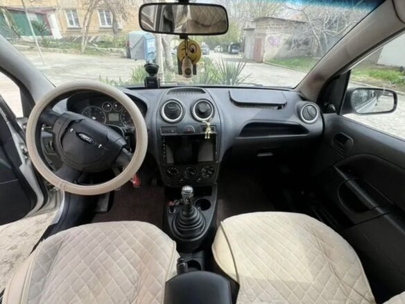 2006 Ford Fiesta Mk5, серый, 260000 рублей - вид 4