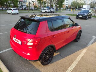 2013 Skoda Fabia II Рестайлинг, красный, 990000 рублей, вид 4
