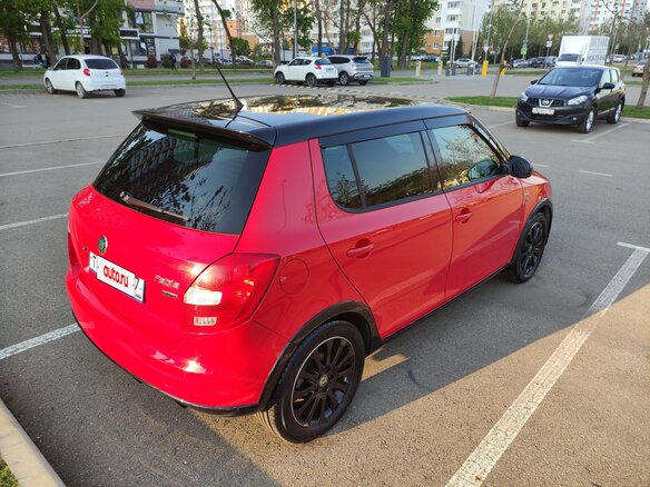 2013 Skoda Fabia II Рестайлинг, красный, 990000 рублей - вид 3