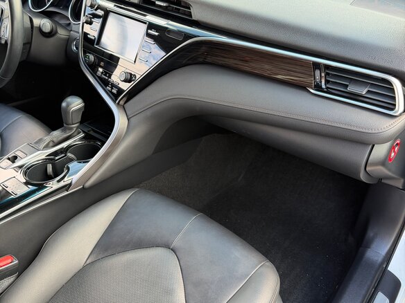 2018 Toyota Camry VIII (XV70), белый - вид 12