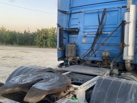 2003 Volvo VNL, голубой, 3200000 рублей, вид 4