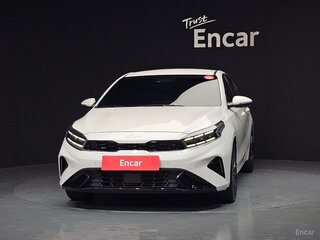 2022 Kia K3 II Рестайлинг, белый, 1575000 рублей, вид 2