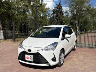 2017 Toyota Vitz III (XP130) Рестайлинг 2, белый, 1050000 рублей, вид 1